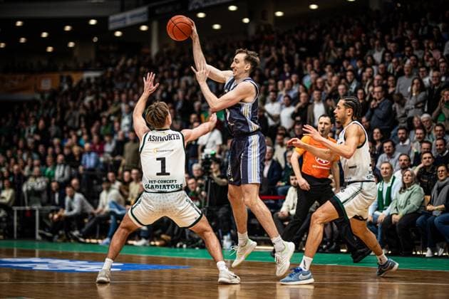 Moses Wood Alba Berlin in a duel with Steven Ashworth Gladiators Trier and Jordan Roland Gladiators Trier , Vet Concept Gladiators Trier vs Alba Berlin, Basketball, easyCredit BBL, Matchday 18, Season 2025 2026, 02 02 2026 Vet Concept Gladiators Trier vs Alba Berlin, Basketball, easyCredit BBL, Matchday 18, Season 2025 2026, 02 02 2026 Copyright: xEibner-Pressefoto AlexanderxNeisx EP_ANS