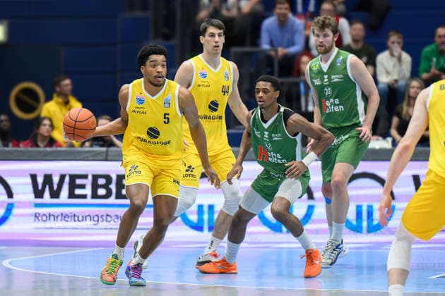 Marcus Foster MBC, 5 , Jure Planinic MBC, 44 , Quinton Green Kapfenberg, 12 , Alex Gross Kapfenberg, 23 , Syntainics MBC vs Hefte Helfen Bulls Kapfenberg, European North Basketball League 2025 26, Germany, Austria, 03 02 2026 Foto Schulz Weissenfels Stadthalle Sachsen Anhalt Germany