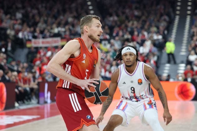 Niels Giffey FC Bayern Basketball, 05 with Lamar Stevens Paris Basketball, 09 , GER, FC Bayern Basketball vs Paris Basketball, Basketball, Euroleague, Matchday 26, Season 2025 2026, 03 02 2026, GER, FC Bayern Basketball vs Paris Basketball, Basketball, Euroleague, Matchday 26, Season 2025 2026, 03 02 2026 Munich Copyright: xEibner-Pressefoto JennixMaulx EP_JML