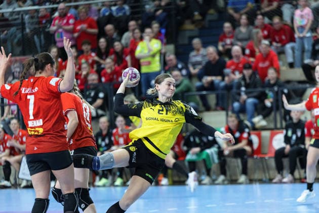 Engelina Alida Corona Molenaar Halle, 7 , Marie Polakova Halle, 23 , Kaja Kamp Nielsen BVB Damen, 21 , SV Union Halle Neustadt vs Borussia Dortmund, Alsco Handball Bundesliga Frauen, Saison 2025 26, 16 Spieltag, 04 02 2026 Halle SWH Arena Sachsen Anhalt Germany