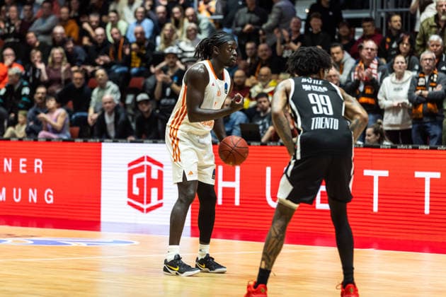 GER, BKT EuroCup, season 2025 2026, Niners Chemnitz Dolomiti Energia Trento 04 02 2026, Messe, Chemnitz, GER, BKT EuroCup, season 2025 2026, Niners Chemnitz Dolomiti Energia Trento Aher Uguak Niners Chemnitz, 1 , Khalif Battle Tolomiti Energia Trento 99 Foto Alexander Trienitz Chemnitz Messe Sachsen Germany