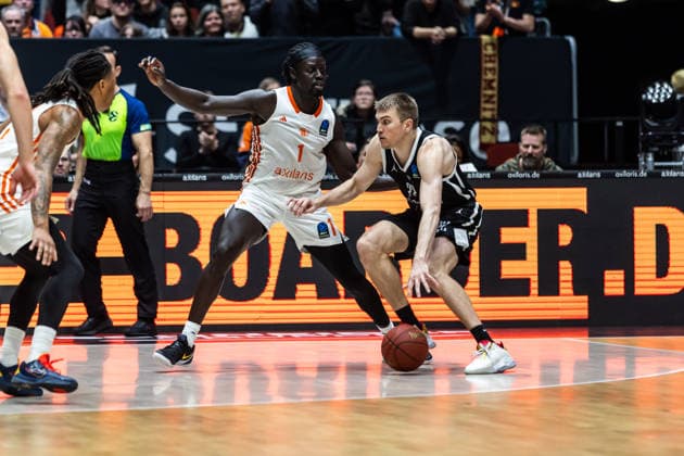 GER, BKT EuroCup, Season 2025 2026, Niners Chemnitz Dolomiti Energia Trento 04 02 2026, Messe, Chemnitz, GER, BKT EuroCup, Season 2025 2026, Niners Chemnitz Dolomiti Energia Trento Peyton Aldridge Tolomiti Energia Trento 22 , Aher Uguak Niners Chemnitz, 1 Photo Alexander Trienitz Chemnitz Messe Sachsen Germany