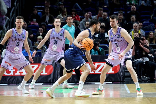 DEU, European Cup, ALBA vs AS Karditsa Iaponiki, 04 02 2026, Uber Arena, Berlin, DEU, European Cup, ALBA vs AS Karditsa Iaponiki, in the picture Martin Hermannsson ALBA Berlin 15 , Justin Bean ALBA Berlin 34 , JONAS MATTISSECK ALBA Berlin 9 , Nikolaos Diplaros Karditsa Iaponiki 12 nordphotoxGmbHx xEngler nph00076