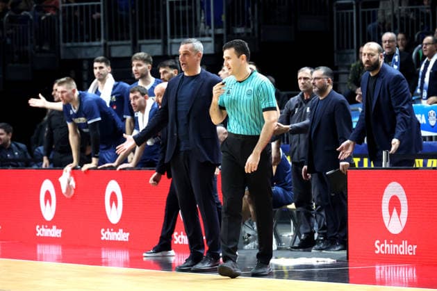 DEU, European Cup, ALBA vs AS Karditsa Iaponiki, 04 02 2026, Uber Arena, Berlin, DEU, European Cup, ALBA vs AS Karditsa Iaponiki, in the picture Headcoach Nikos Papanikolopoulos Karditsa Iaponiki , Karditsa Iaponiki players bench nordphotoxGmbHx xEngler nph00076