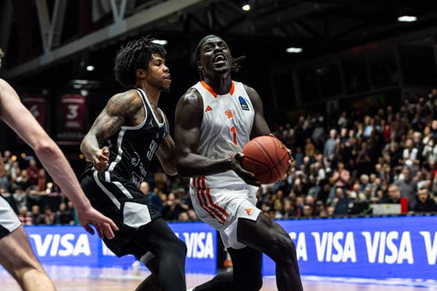 GER, BKT EuroCup, season 2025 2026, Niners Chemnitz Dolomiti Energia Trento 04 02 2026, Messe, Chemnitz, GER, BKT EuroCup, season 2025 2026, Niners Chemnitz Dolomiti Energia Trento Aher Uguak Niners Chemnitz, 1 , Khalif Battle Tolomiti Energia Trento 99 Foto Alexander Trienitz Chemnitz Messe Sachsen Germany
