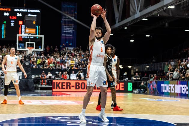 GER, BKT EuroCup, season 2025 2026, Niners Chemnitz Dolomiti Energia Trento 04 02 2026, Messe, Chemnitz, GER, BKT EuroCup, season 2025 2026, Niners Chemnitz Dolomiti Energia Trento Jordan Schakel Niners Chemnitz, 8 at a free throw Photo Alexander Trienitz Chemnitz Messe Sachsen Germany