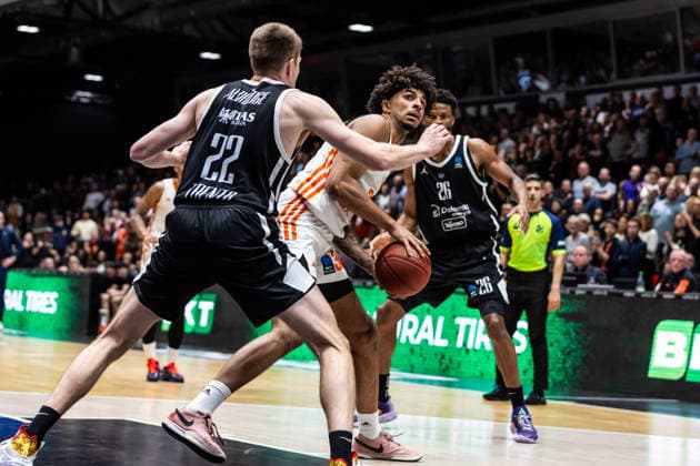 GER, BKT EuroCup, season 2025 2026, Niners Chemnitz Dolomiti Energia Trento 04 02 2026, Messe, Chemnitz, GER, BKT EuroCup, season 2025 2026, Niners Chemnitz Dolomiti Energia Trento Roman Bedime Niners Chemnitz, 35 , Peyton Aldridge Tolomiti Energia Trento 22 Foto Alexander Trienitz Chemnitz Messe Sachsen Germany
