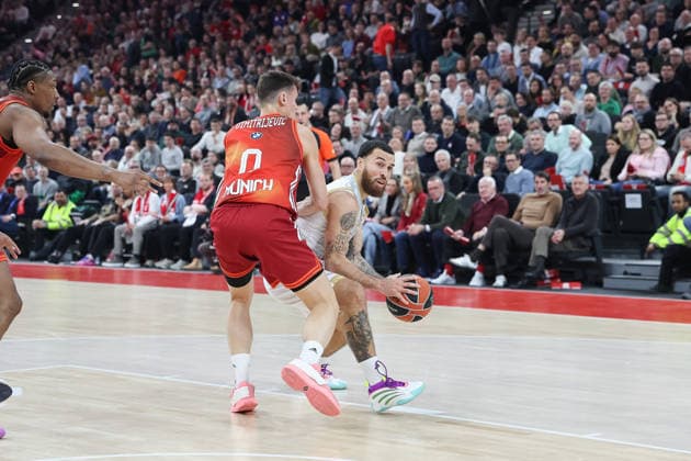 Mike James AS Monaco, 55 with ball with Nenad Dimitrijevic FC Bayern Basketball, 00 , GER, FC Bayern Basketball vs AS Monaco, Basketball, Euroleague, Matchday 27, Season 2025 2026, 05 02 2026, GER, FC Bayern Basketball vs AS Monaco, Basketball, Euroleague, Matchday 27, Season 2025 2026, 05 02 2026 Munich Copyright: xEibner-Pressefoto JennixMaulx EP_JML