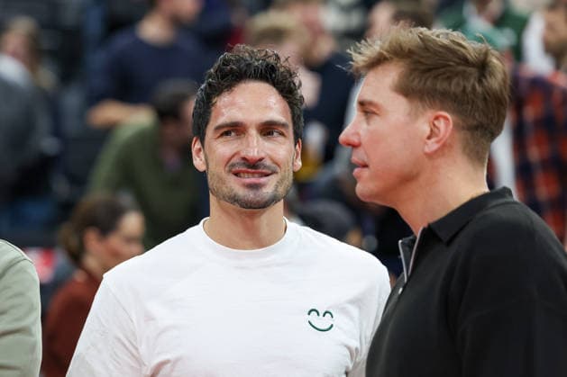 Mats Hummels with Steffen Hamann, GER, FC Bayern Basketball vs AS Monaco, Basketball, Euroleague, Matchday 27, Season 2025 2026, 05 02 2026, GER, FC Bayern Basketball vs AS Monaco, Basketball, Euroleague, Matchday 27, Season 2025 2026, 05 02 2026 Munich Copyright: xEibner-Pressefoto JennixMaulx EP_JML