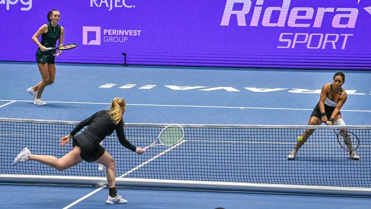 Anastasia Detiucova (CZE), left, and Sabrina Santamaria (USA), right, in the match against Shuo Feng (CHN), not seen, and Madeleine Brooks (UK), middle, within the WTA, Tennis Damen women s tennis tournament Ostrava Open in Ostrava, Czech Republic, February 6, 2026. (CTKxPhoto JaroslavxOzana) CTKPhotoP2026020607769 CTKPhotoP2026020607769