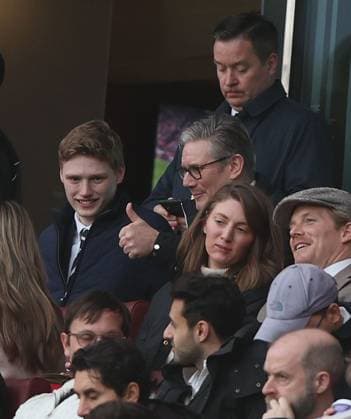 Prime Minister and Arsenal fan Sir Keir Starmer gives a thumbs up Arsenal v Sunderland, Premier League, Football, Emirates Stadium, London, UK - 07 Feb 2026London Emirates Stadium United Kingdom EDITORIAL USE ONLY No use with unauthorised audio, video, data, fixture lists, club league logos or live services. Online in-match use limited to 120 images, no video emulation. No use in betting, games or single club league player publications. Copyright: xKieranxMcManus Shutterstockx 16524338ab