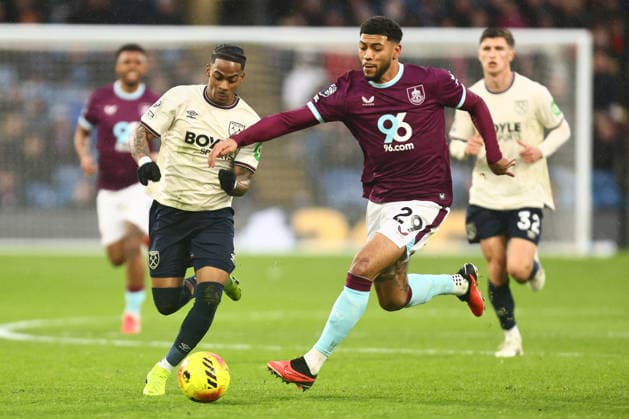 Crysencio Summerville of West Ham United and Josh Laurent of Burnley Burnley v West Ham United, Premier League, Football, Turf Moor, Burnley, UK - 07 Feb 2026Burnley Turf Moor United Kingdom EDITORIAL USE ONLY No use with unauthorised audio, video, data, fixture lists, club league logos or live services. Online in-match use limited to 120 images, no video emulation. No use in betting, games or single club league player publications. Copyright: xPhilxOldham Shutterstockx 16524361bd