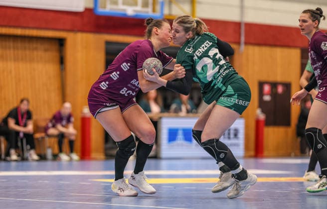 GER, Bensheim, HSG Bensheim Auerbach Flames vs TuS Metzingen, Alsco Handball Bundesliga Frauen, Handball, DHB, Season 2025 2026, Weststadthalle Bensheim, 16 Matchday in the picture from l Carolin Hübner TuS Metzingen Handball 56 , Nele Wenzel HSG Bensheim Auerbach Flames Women 23 DFB DFL REGULATIONS PROHIBIT ANY USE OF PHOTOGRAPHS AS IMAGE SEQUENCES AND OR QUASI VIDEO, 07 02 2026 Copyright: HMBxMedia HendrikxHamelau