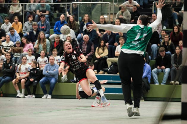TG Nuertingen vs HSG Freiburg, Handball,2 Alsco Handball Bundesliga Women, Matchday 17, Season 2025 2026, 07 02 2026 Ronja Buehler TG Nuertingen, 09TGN throwing against Leonie Kuntz HSG Freiburg, 71HSG TG Nuertingen vs HSG Freiburg, Handball,2 Alsco Handball Bundesliga Women, Matchday 17, Season 2025 2026, 07 02 2026 Copyright: xEibner-Pressefoto DavidexDixGiovx EP_DGI