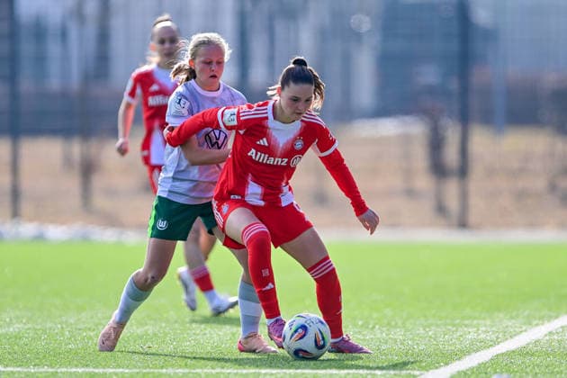 v li Annika Mueller Wolfsburg, 26 Samira Di Lauro FCB, 8 in duel, duel, tackle, dynamic, action, action, 08 02 2026, Munich Germany , Soccer,2 Women Bundesliga, FC Bayern München II VfL Wolfsburg II, DFB DFL REGULATIONS PROHIBIT ANY USE OF PHOTOGRAPHS AS IMAGE SEQUENCES AND OR QUASI VIDEO xslx