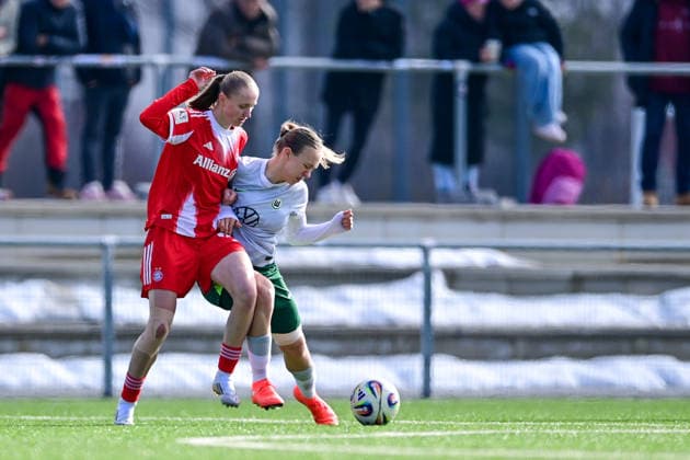 v li Hanna Wegscheider FCB, 30 Weronika Arasniewicz Wolfsburg, 15 in duel, duel, tackle, dynamic, action, action, 08 02 2026, Munich Germany , Football,2 Women Bundesliga, FC Bayern München II VfL Wolfsburg II, DFB DFL REGULATIONS PROHIBIT ANY USE OF PHOTOGRAPHS AS IMAGE SEQUENCES AND OR QUASI VIDEO xslx