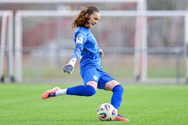 Nelly Smolarczyk Goalkeeper, Wolfsburg, 12 on the ball, cropped image, single image, action, action, 08 02 2026, Munich Germany , Soccer,2 Women Bundesliga, FC Bayern München II VfL Wolfsburg II, DFB DFL REGULATIONS PROHIBIT ANY USE OF PHOTOGRAPHS AS IMAGE SEQUENCES AND OR QUASI VIDEO xslx