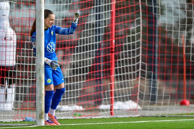 Nelly Smolarczyk Goalkeeper, Wolfsburg, 12 gives instructions, gesticulates, gesticulates with arms, gives instructions, gesticulate, cropped image, single image, action, action, 08 02 2026, Munich Germany , Football,2 Women Bundesliga, FC Bayern München II VfL Wolfsburg II, DFB DFL REGULATIONS PROHIBIT ANY USE OF PHOTOGRAPHS AS IMAGE SEQUENCES AND OR QUASI VIDEO xslx