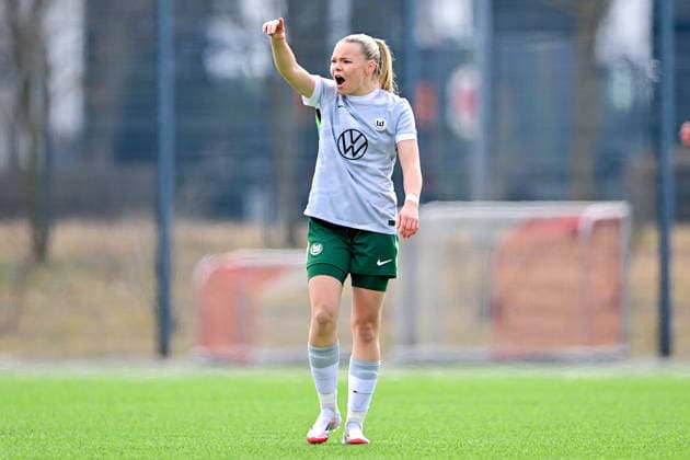 Anny Kerim Lindland Wolfsburg, 7 gives instructions, gesticulates, gesticulates with arms, gives instructions, gesticulate, cropped image, single image, action, action, 08 02 2026, Munich Germany , Football,2 Women Bundesliga, FC Bayern München II VfL Wolfsburg II, DFB DFL REGULATIONS PROHIBIT ANY USE OF PHOTOGRAPHS AS IMAGE SEQUENCES AND OR QUASI VIDEO xslx