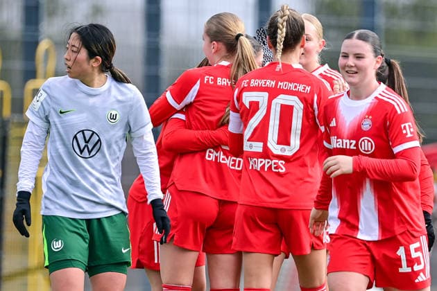 FC Bayern players with goal celebration, jubilation, goal celebration, celebrate the goal, goal, celebration, jubilation over the goal to 1 1, optimistic, action, action, Hitomi Yamaue Wolfsburg, 23 looking disappointed, disappointment, frustration, disappointed, pessimistic, 08 02 2026, Munich Germany , Soccer,2 Women Bundesliga, FC Bayern München II VfL Wolfsburg II, DFB DFL REGULATIONS PROHIBIT ANY USE OF PHOTOGRAPHS AS IMAGE SEQUENCES AND OR QUASI VIDEO xslx