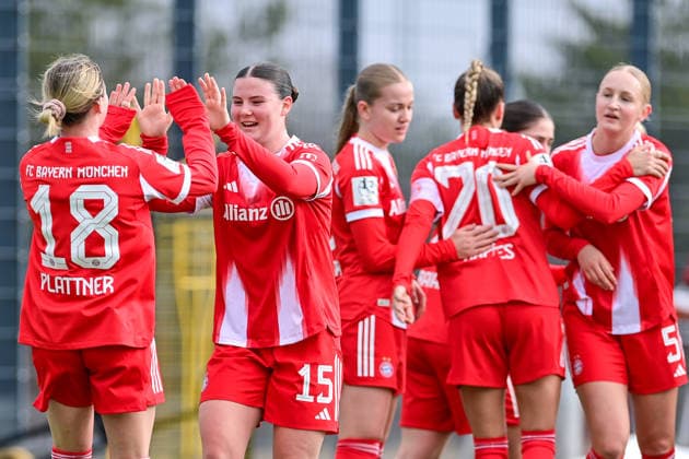 FC Bayern players celebrating the goal, celebrate the goal, goal, celebration, jubilation over the goal to 1 1, optimistic, action, action, 08 02 2026, Munich Germany , Football,2 Women Bundesliga, FC Bayern München II VfL Wolfsburg II, DFB DFL REGULATIONS PROHIBIT ANY USE OF PHOTOGRAPHS AS IMAGE SEQUENCES AND OR QUASI VIDEO xslx