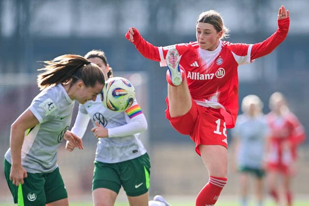 from left Joelle Steiner Wolfsburg, 3 Maria Agathe Jonietz Wolfsburg, 5 Maria Plattner FCB, 18 in duel, duel, tackle, dynamic, action, 08 02 2026, Munich Germany , Football,2 Women Bundesliga, FC Bayern München II VfL Wolfsburg II, DFB DFL REGULATIONS PROHIBIT ANY USE OF PHOTOGRAPHS AS IMAGE SEQUENCES AND OR QUASI VIDEO xslx