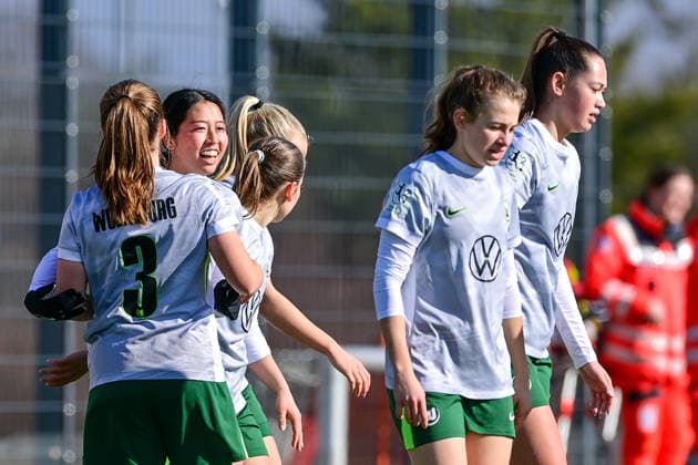 VfL Wolfsburg players celebrating the goal, celebrate the goal, goal, celebration, celebrating the goal to 1 2 by Hitomi Yamaue Wolfsburg, 23 2 v li l , optimistic, action, Action, 08 02 2026, Munich Germany , Soccer,2 Women Bundesliga, FC Bayern München II VfL Wolfsburg II, DFB DFL REGULATIONS PROHIBIT ANY USE OF PHOTOGRAPHS AS IMAGE SEQUENCES AND OR QUASI VIDEO xslx
