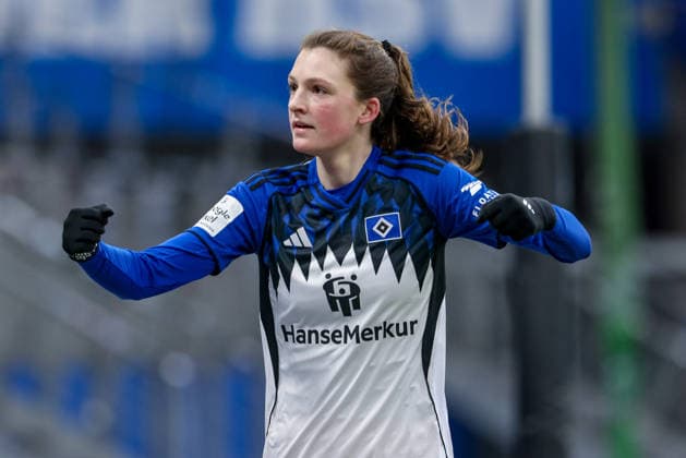 Goalscorer Lotta Wrede Hamburger SV, HSV, 32 with goal celebration, cheering, jubilant, optimistic, game scene, highlight, joy about the goal to 1 0, THE DFB REGULATIONS PROHIBIT ANY USE OF PHOTOGRAPHS AS IMAGE SEQUENCES AND OR QUASI VIDEO , 08 02 2026, Hamburg Germany , Football, Google Pixel Womens Bundesliga, Hamburger SV RB Leipzig xobx