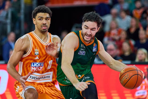 Mark Smith ratiopharm ulm, 13 , Clayton Guilozet Gladiators Trier, 04 GER, ratiopharm ulm vs Gladiators Trier, Basketball, 21 Matchday, EasyCredit Bundesliga, Season 2025 2026, 08 02 2026 GER, ratiopharm ulm vs Gladiators Trier, Basketball, 21 Matchday, EasyCredit Bundesliga, Season 2025 2026, 08 02 2026 New Ulm Copyright: xEibner-Pressefoto GeraldxOelze-dexStoppanyx EP_ODS