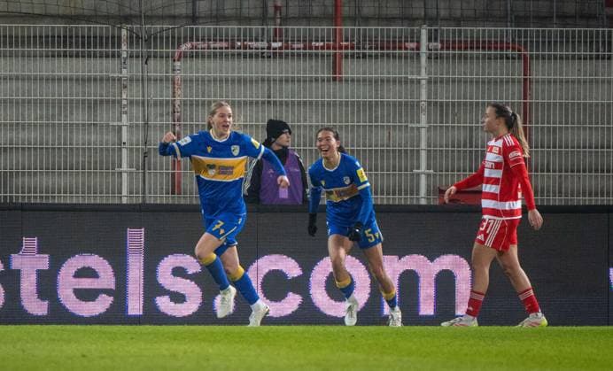 Soccer, Women, Season 2025 2026, Google Pixel Women Bundesliga 17 Matchday , 1 FC Union Berlin FC Carl Zeiss Jena, f l Melina Reuter FC Carl Zeiss Jena , Suya Haering FC Carl Zeiss Jena , Cheering after goal to 0 1, Tanja Pawollek 1 Women 1 FC Union , 08 02 2026, Copyright: xMatthiasxKochx