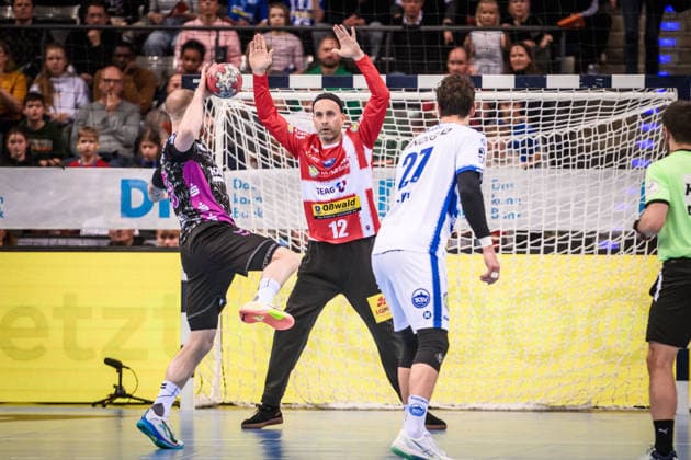 Patrick Zieker TVB Stuttgart, 25 vs Silvio Heinevetter ThSV Eisenach, 12 later missed seven meters GER, TVB Stuttgart ThSV Eisenach, DAIKIN HBL, Handball, Bundesliga, Matchday 20, Season 2025 2026, 09 02 2026 GER, TVB Stuttgart ThSV Eisenach, DAIKIN HBL, Handball, Bundesliga, Matchday 20, Season 2025 2026, 09 02 2026 Stuttgart Copyright: xSandyxDinkelackerx EP_SDR