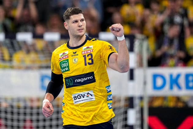 Goalscorer Sebastian Heymann RNL, 13 , Rhein Neckar Löwen player, celebrates a goal, cheer, cheer, goal celebration, celebrate the goal, goal, celebration, cheers about the goal, rejoicing, joy, rejoices, optimistic, positive, game scene, highlight, single picture, single photo, action, action, 11 02 2026, Mannheim Germany , Handball, Bundesliga, Rhein Neckar Löwen THW Kiel xozx
