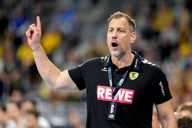 Maik Machulla coach, head coach, RNL , gives instructions, gestures, gesticulates with arms, single picture, single photo, action, action, 11 02 2026, Mannheim Germany , Handball, Bundesliga, Rhein Neckar Löwen THW Kiel xozx