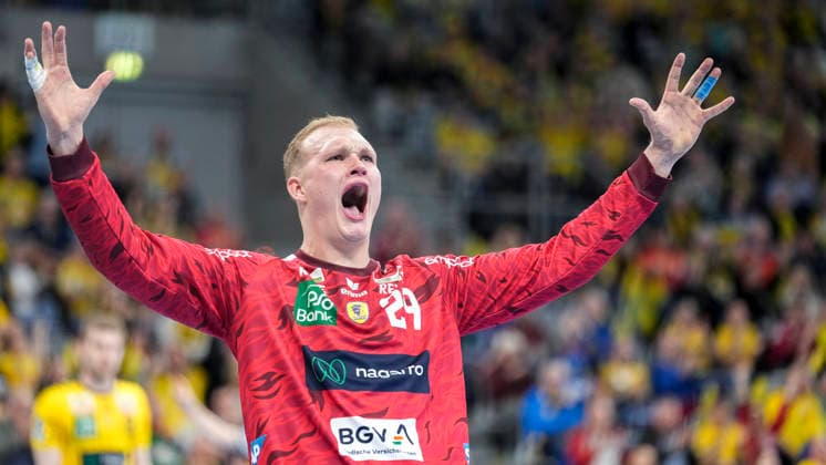 David Späth goalkeeper, RNL, 29 , Rhein Neckar Löwen player, single picture, single photo, action, cheer, cheers, cheers, celebration, joy, rejoice, rejoicing, confident, optimistic, positive, game scene, 11 02 2026, Mannheim Germany , Handball, Bundesliga, Rhein Neckar Löwen THW Kiel xozx