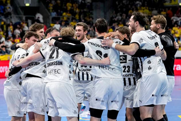 THW Kiel players, cheering after the final whistle, joy about the victory, winner, winner, cheers, cheering, cheerful, positive, happy, rejoicing, optimistic, highlight, action, action, 11 02 2026, Mannheim Germany , Handball, Bundesliga, Rhein Neckar Löwen THW Kiel xozx