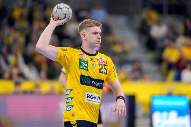 Haukur Thrastarson RNL, 25 , on the ball, single image, single photo, action, action, 11 02 2026, Mannheim Germany , Handball, Bundesliga, Rhein Neckar Löwen THW Kiel xozx