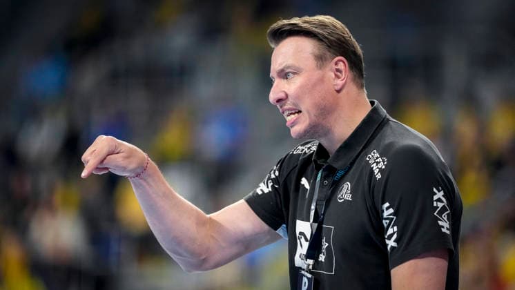 Filip Jicha coach, head coach, THW , gives instructions, gestures, gesturing with arms, single image, single photo, action, action, 11 02 2026, Mannheim Germany , Handball, Bundesliga, Rhein Neckar Löwen THW Kiel xozx