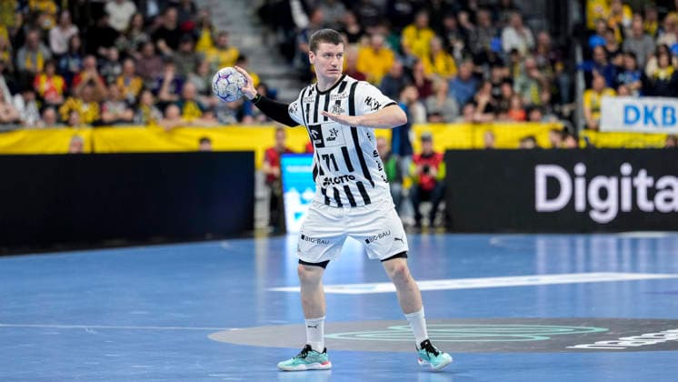 Elias Ellefsen a Skipagotu THW, 71 , on the ball, cropped, full body, single image, single photo, action, action, 11 02 2026, Mannheim Germany , Handball, Bundesliga, Rhein Neckar Löwen THW Kiel xozx
