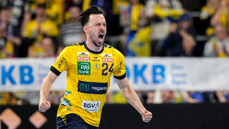 Goalscorer Patrick Groetzki RNL, 24 , Rhein Neckar Löwen player, celebrates a goal, cheer, cheer, goal celebration, celebrate the goal, goal, celebration, cheers about the goal, rejoicing, joy, rejoices, optimistic, positive, game scene, highlight, single picture, single photo, action, action, 11 02 2026, Mannheim Germany , Handball, Bundesliga, Rhein Neckar Löwen THW Kiel xozx