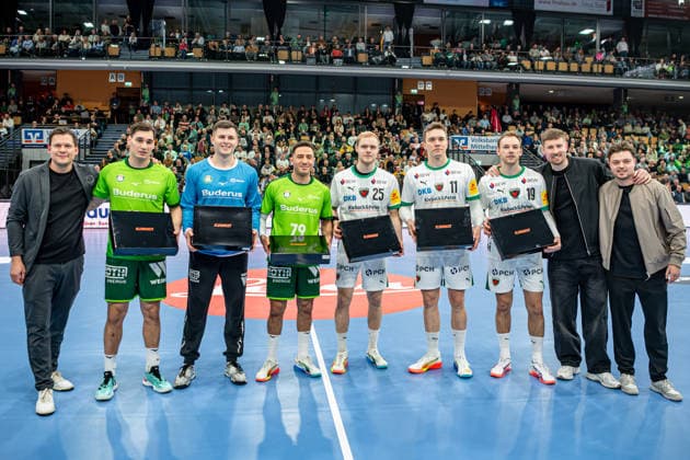 Handball Bundesliga HSG Wetzlar Füchse Berlin, 11 02 26 Honors after the international matches f l Arne Wohlfahrt HSG Wetzlar Josip Simic HSG Wetzlar, 10 , bronze medal European Championship with Croatia Anadin Suljakovic HSG Wetzlar, 12 silver medal with Qatar, Asian Championship Ahmed Nafea HSG Wetzlar, 79 , Egypt, gold medal, African Championship Matthes Langhoff Füchse Berlin, 25 Germany, silver medal, European Championship Lasse Andersson Füchse Berlin, 11 , Denmark, European Champion Mathias Gidsel Füchse Berlin, 19 , Denmark, European Champion Handball Bundesliga HSG Wetzlar Füchse Berlin Wetzlar, 11 02 26 Copyright: xBEAUTIFULxSPORTS Roeczeyx