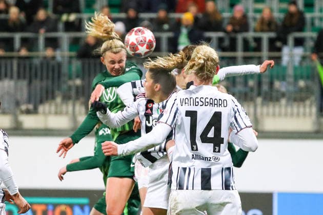 VfL vs Juventus, CL Women Wolfsburg, 12 02 2026, Football, Women, VfL Wolfsburg vs Juventus Turin, Champions League, Play Offs, Season 2025 2026, Lena Lattwein VfL Wolfsburg , Mathilde Harviken Juventus , Amalie Vangsgaard Juventus AOK Stadion Niedersachsen Germany