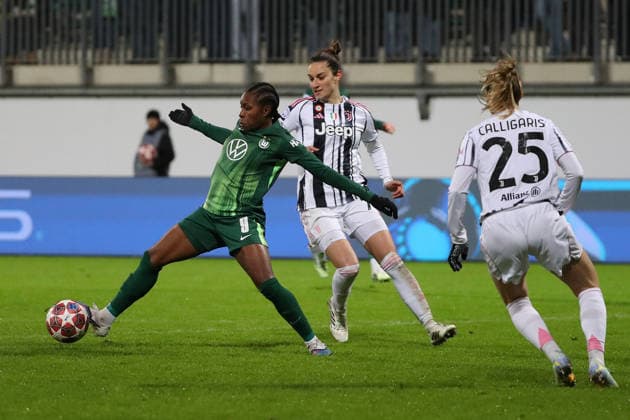 VfL vs Juventus, CL Women Wolfsburg, 12 02 2026, Football, Women, VfL Wolfsburg vs Juventus Turin, Champions League, Play Offs, Season 2025 2026, Lineth Beerensteyn VfL Wolfsburg , Martina Lenzini Juventus , Viola Calligaris Juventus AOK Stadion Niedersachsen Germany