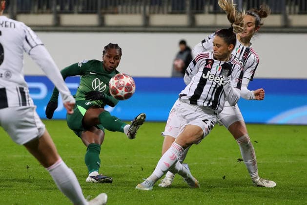VfL vs Juventus, CL Women Wolfsburg, 12 02 2026, Football, Women, VfL Wolfsburg vs Juventus Turin, Champions League, Play Offs, Season 2025 2026, Lineth Beerensteyn VfL Wolfsburg , Martina Lenzini Juventus , Viola Calligaris Juventus AOK Stadion Niedersachsen Germany