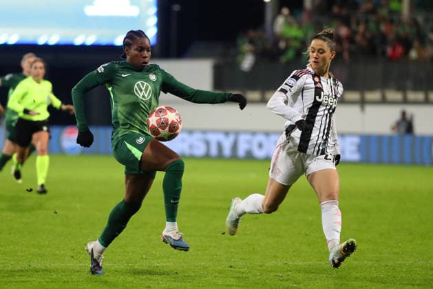VfL vs Juventus, CL Women Wolfsburg, 12 02 2026, Football, Women, VfL Wolfsburg vs Juventus Turin, Champions League, Play Offs, Season 2025 2026, Lineth Beerensteyn VfL Wolfsburg , Paulina Krumbiege Juventus AOK Stadion Niedersachsen Germany