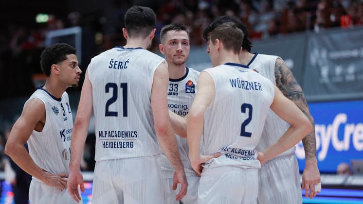 In the picture from left Kevin McClain MLP Academics Heidelberg, 3 , Mateo Seric MLP Academics Heidelberg, 21 , Ryan Mikesell MLP Academics Heidelberg, 33 , Niklas Wuerzner MLP Academics Heidelberg, 2 and Marcel Keßen MLP Academics Heidelberg, 15 discuss 13 02 2026, Fitness First Wuerzburg Baskets vs MLP Academics Heidelberg, easyCredit BBL, Matchday 20, Germany, 97072, tectake Arena Wuerzburg, Copyright: HMBxMedia xJulienxBecker