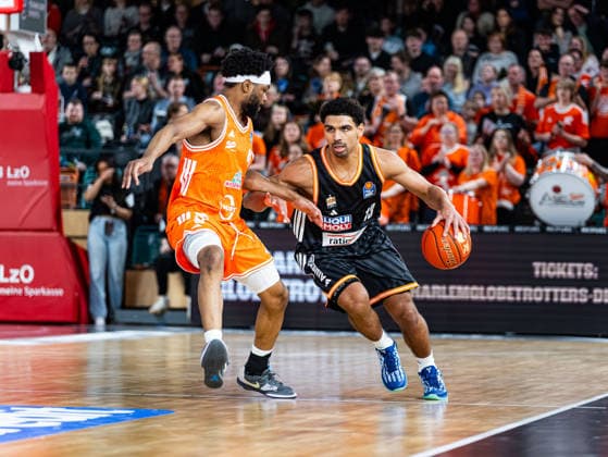 Mark Smith ratiopharm Ulm, 13 in duel against Lloyd Pandi RASTA Vechta, 41 RASTA Vechta vs ratiopharm Ulm, Basketball, easyCredit Basketball Bundesliga, Matchday 20, Season 2025 2026, 14 02 2026 RASTA Vechta vs ratiopharm Ulm, Basketball, easyCredit Basketball Bundesliga, Matchday 20, Season 2025 2026, 14 02 2026 Vechta Copyright: xEibner-Pressefoto DamianxKruczynx EP_DKI