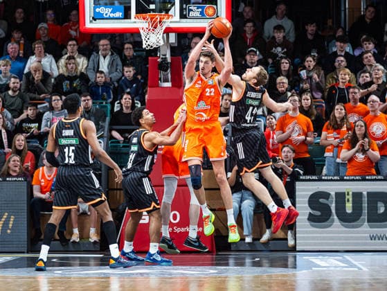 Tibor Pleiss RASTA Vechta, 22 is blocked on a dunk by Christian Sengfelder ratiopharm Ulm, 43 and Mark Smith ratiopharm Ulm, 13 RASTA Vechta vs ratiopharm Ulm, Basketball, easyCredit Basketball Bundesliga, Matchday 20, Season 2025 2026, 14 02 2026 RASTA Vechta vs ratiopharm Ulm, Basketball, easyCredit Basketball Bundesliga, Matchday 20, Season 2025 2026, 14 02 2026 Vechta Copyright: xEibner-Pressefoto DamianxKruczynx EP_DKI