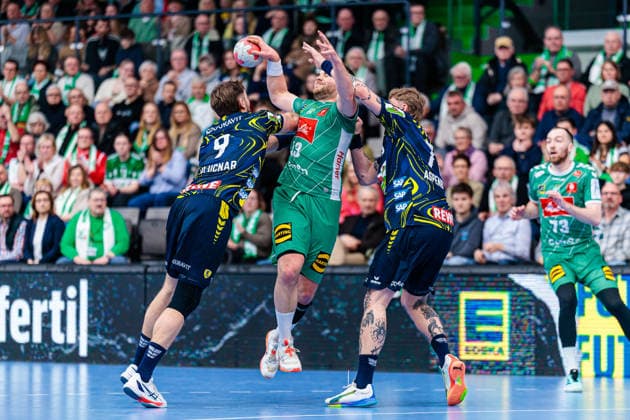 v l Steven Plucnar Jacobsen Rhein Neckar Loewen, 09 , Ian Weber GWD Minden, 13 , Edwin Aspenbaeck Rhein Neckar Loewen, 78 GER, GWD Minden vs Rhein Neckar Loewen, Handball, 1 Bundesliga, Matchday 21, Season 2025 2026, 14 02 2026 GER, GWD Minden vs Rhein Neckar Loewen, Handball, 1 Bundesliga, Matchday 21, Season 2025 2026, 14 02 2026 Minden Copyright: xEibner-Pressefoto JanxRollingerx EP_JSK