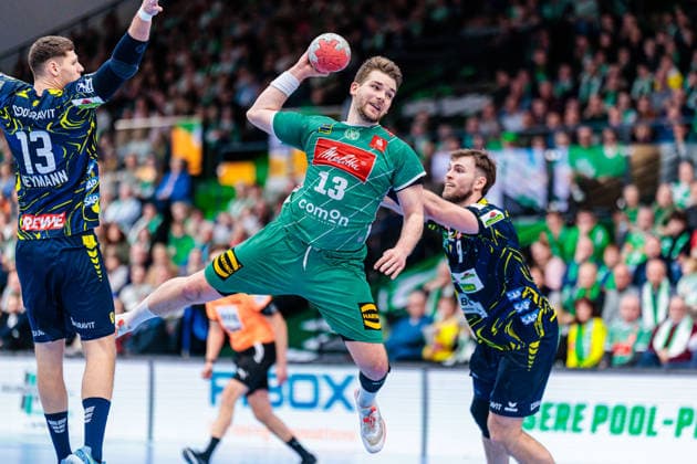 v l Ian Weber GWD Minden, 13 , Steven Plucnar Jacobsen Rhein Neckar Loewen, 09 GER, GWD Minden vs Rhein Neckar Loewen, Handball, 1 Bundesliga, 21 Matchday, Season 2025 2026, 14 02 2026 GER, GWD Minden vs Rhein Neckar Loewen, Handball, 1 Bundesliga, 21 Matchday, Season 2025 2026, 14 02 2026 Minden Copyright: xEibner-Pressefoto JanxRollingerx EP_JSK