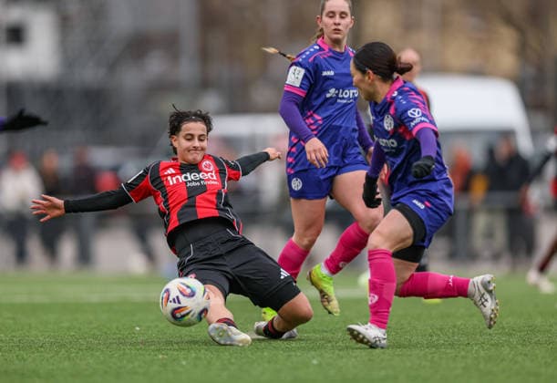 GER, Frankfurt, Eintracht Frankfurt II vs FSV Mainz 05, 2 Womens Bundesliga, Football, DFB, Season 2025 2026, Stadion am Brentanobad, 17 Matchday in picture f l Dilara Acikgöz Eintracht Frankfurt , Akari Kurishima 1 FSV Mainz 05 Women 6 DFB DFL REGULATIONS PROHIBIT ANY USE OF PHOTOGRAPHS AS IMAGE SEQUENCES AND OR QUASI VIDEO, 15 02 2026 Copyright: HMBxMedia HendrikxHamelau